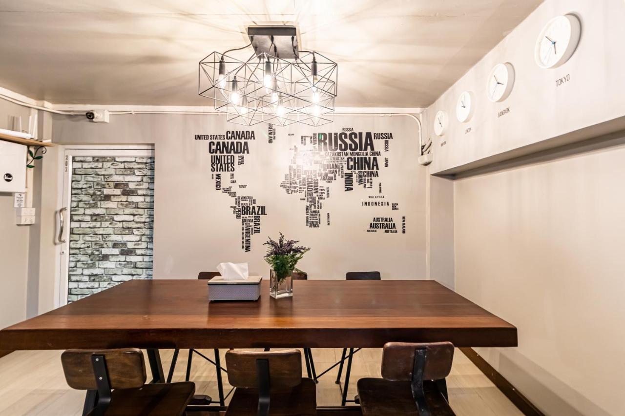 Snoozzze Hostel ใกล้รถไฟฟ้า ย่านบางรัก (Adults Only) Bangkok Buitenkant foto