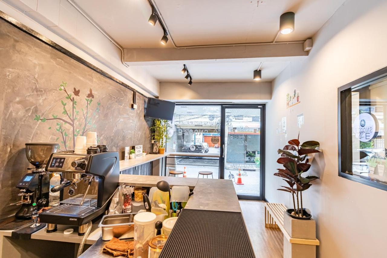 Snoozzze Hostel ใกล้รถไฟฟ้า ย่านบางรัก (Adults Only) Bangkok Buitenkant foto