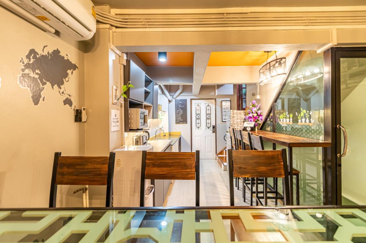 Snoozzze Hostel ใกล้รถไฟฟ้า ย่านบางรัก (Adults Only) Bangkok Buitenkant foto