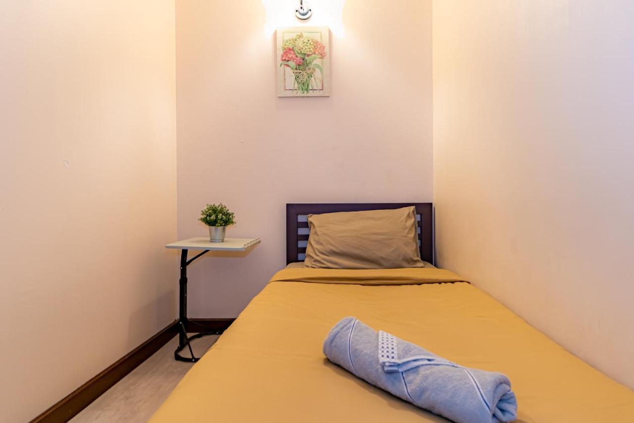 Snoozzze Hostel ใกล้รถไฟฟ้า ย่านบางรัก (Adults Only) Bangkok Buitenkant foto