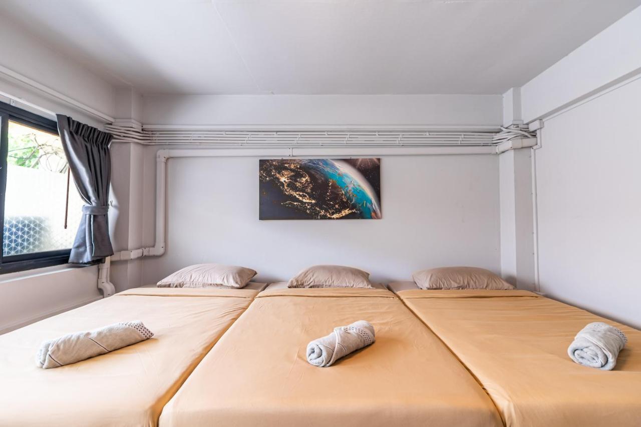 Snoozzze Hostel ใกล้รถไฟฟ้า ย่านบางรัก (Adults Only) Bangkok Buitenkant foto