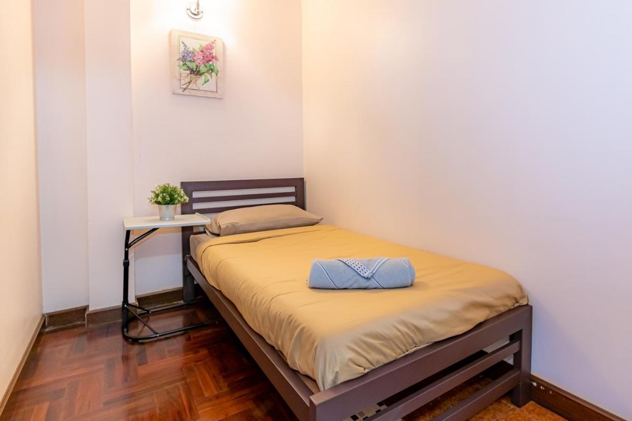Snoozzze Hostel ใกล้รถไฟฟ้า ย่านบางรัก (Adults Only) Bangkok Buitenkant foto