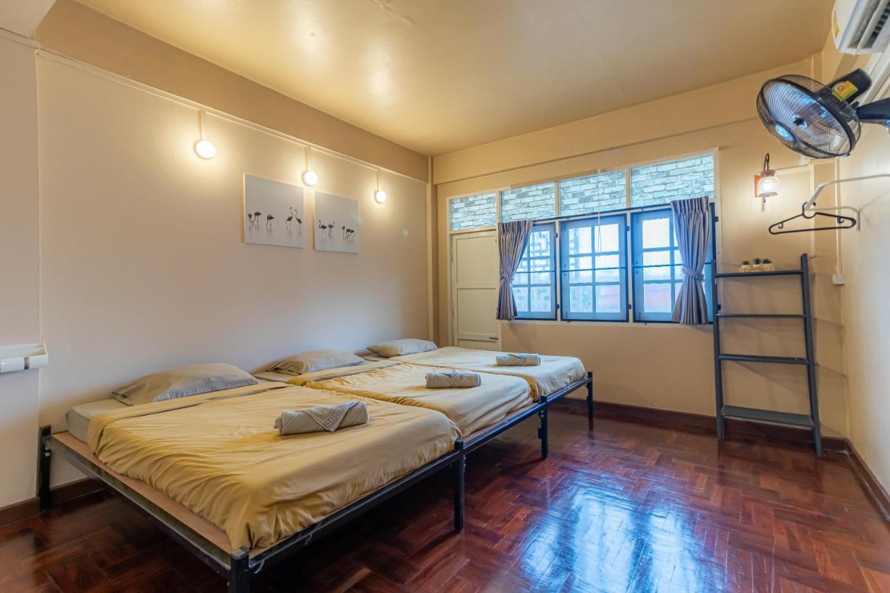 Snoozzze Hostel ใกล้รถไฟฟ้า ย่านบางรัก (Adults Only) Bangkok Buitenkant foto