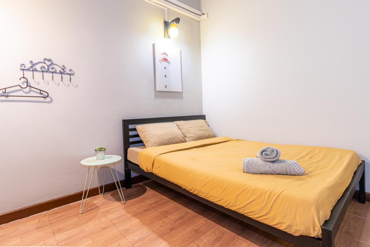Snoozzze Hostel ใกล้รถไฟฟ้า ย่านบางรัก (Adults Only) Bangkok Buitenkant foto