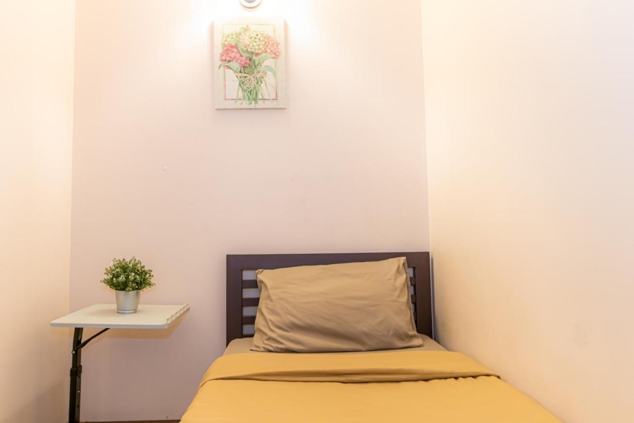 Snoozzze Hostel ใกล้รถไฟฟ้า ย่านบางรัก (Adults Only) Bangkok Buitenkant foto