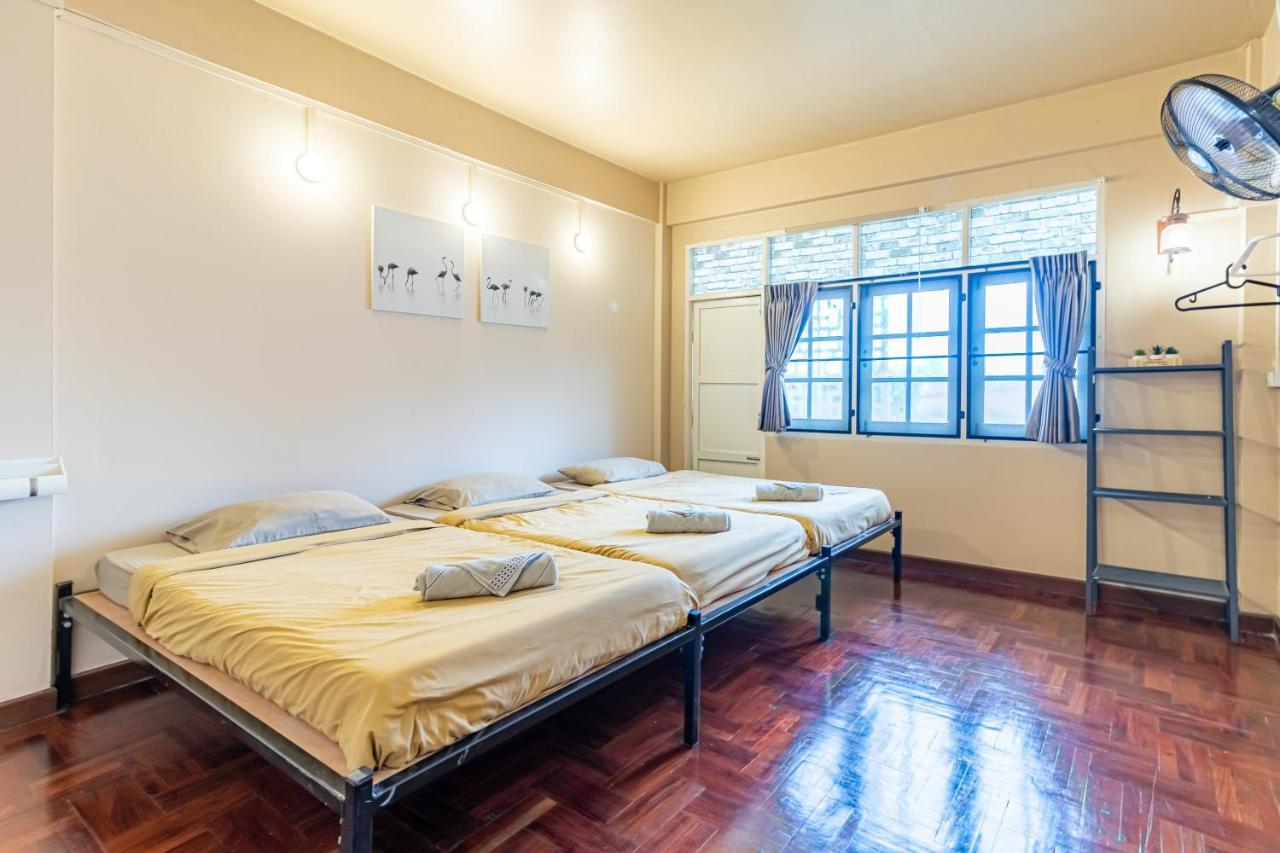 Snoozzze Hostel ใกล้รถไฟฟ้า ย่านบางรัก (Adults Only) Bangkok Buitenkant foto