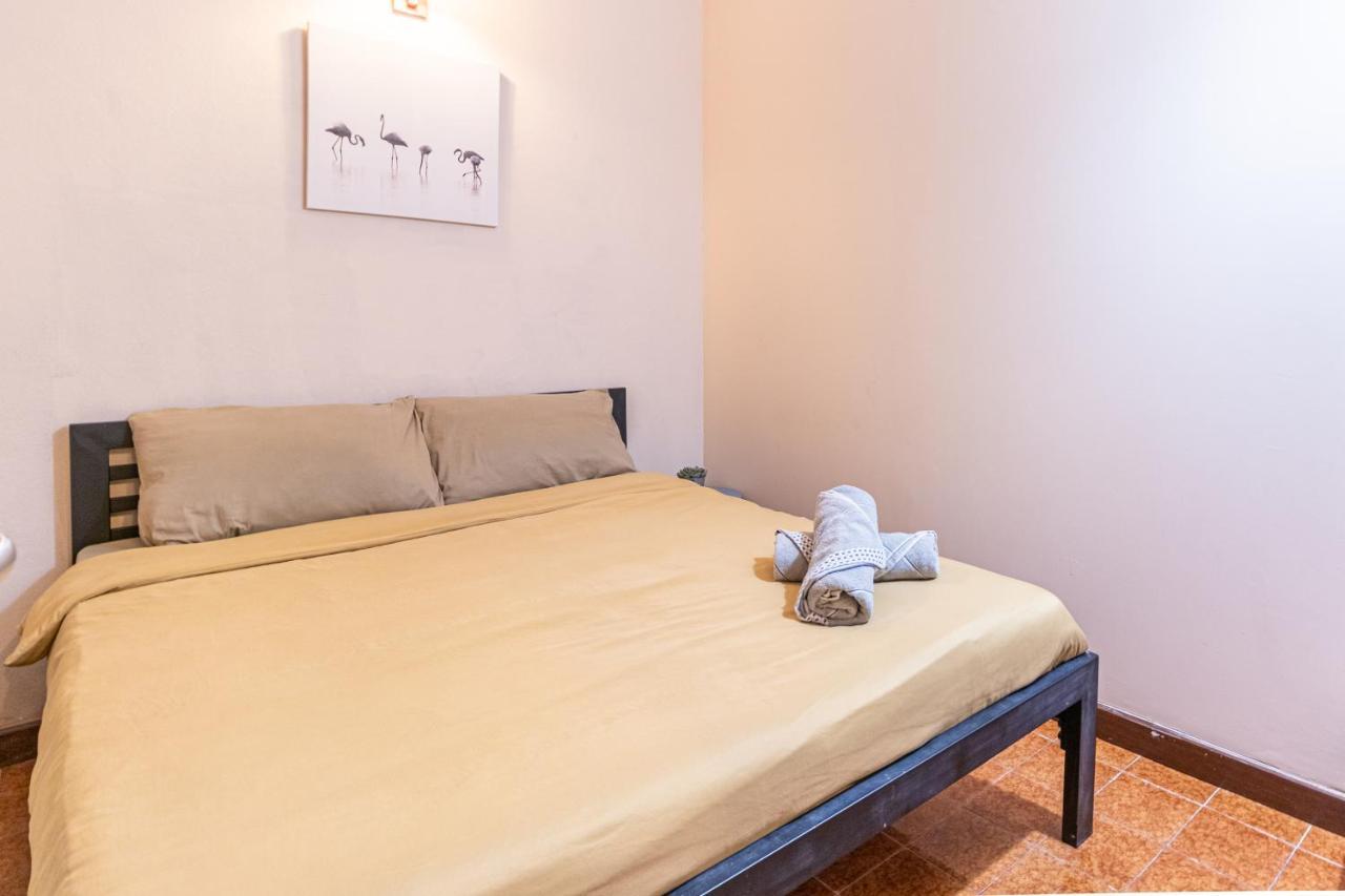 Snoozzze Hostel ใกล้รถไฟฟ้า ย่านบางรัก (Adults Only) Bangkok Buitenkant foto