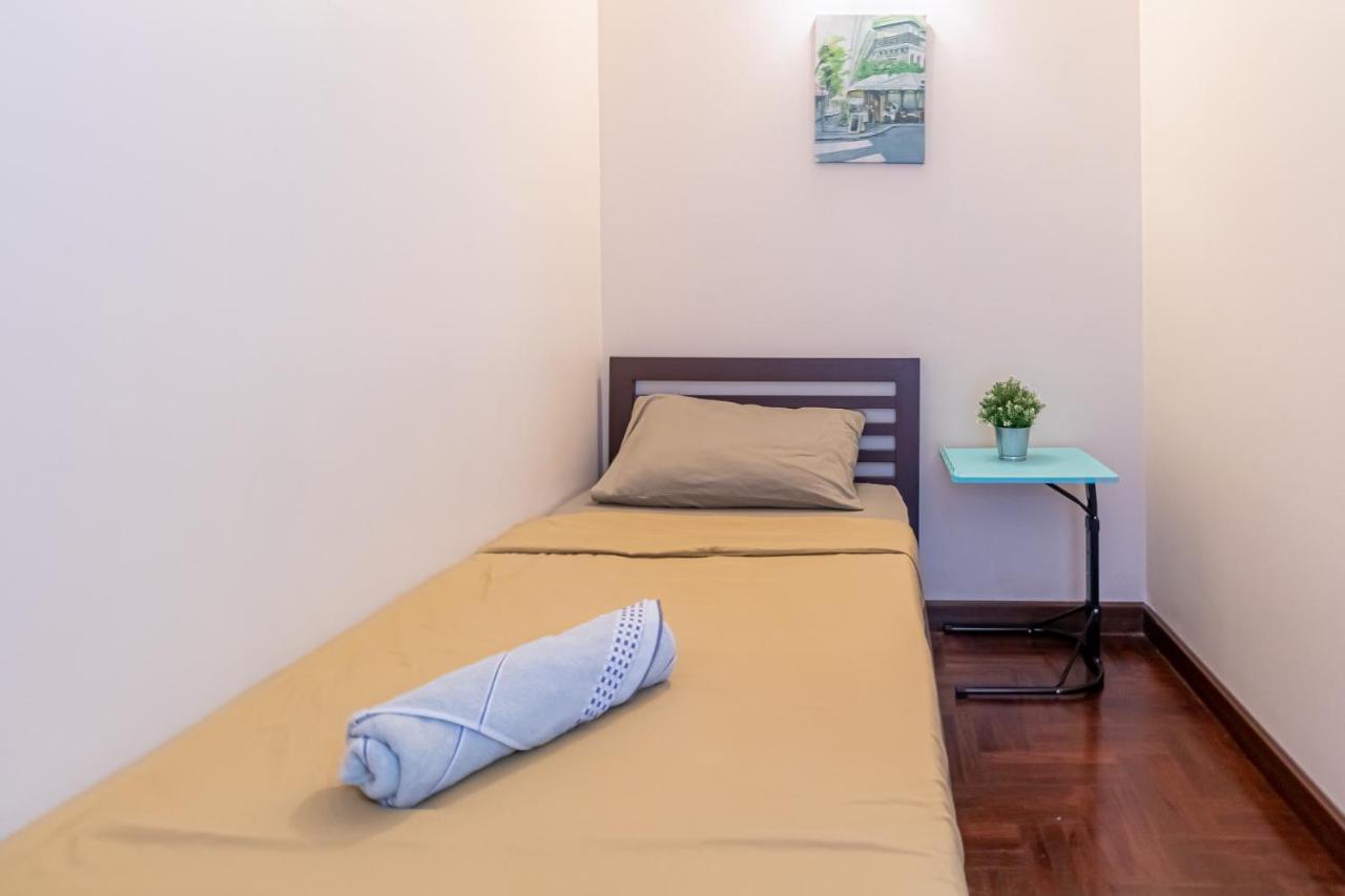 Snoozzze Hostel ใกล้รถไฟฟ้า ย่านบางรัก (Adults Only) Bangkok Buitenkant foto