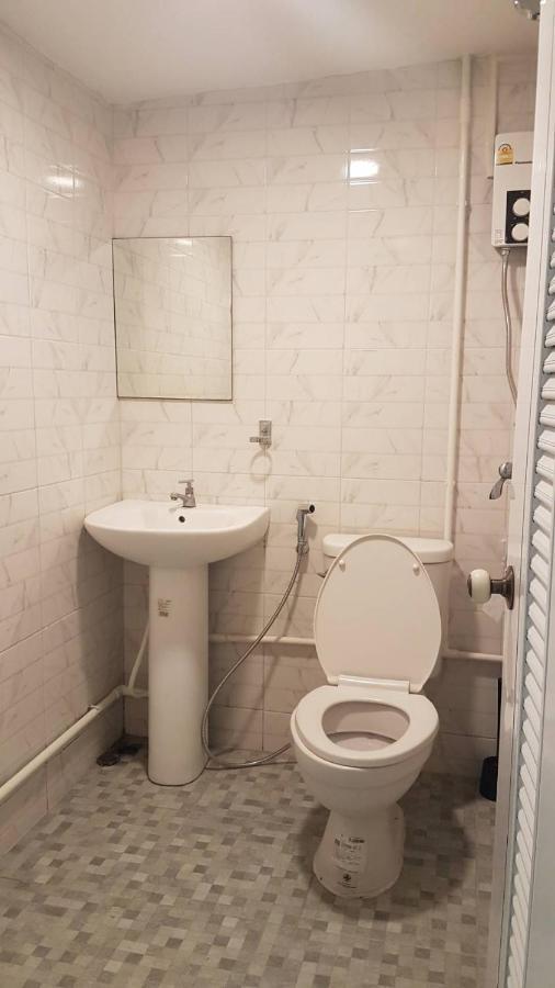 Snoozzze Hostel ใกล้รถไฟฟ้า ย่านบางรัก (Adults Only) Bangkok Buitenkant foto
